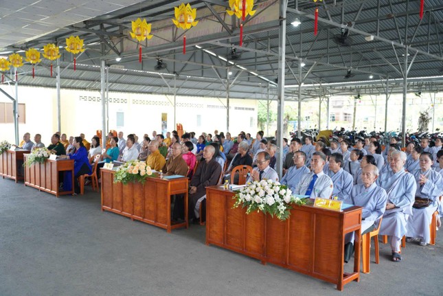 Tăng Ni, đại diện chính quyền và Phật tử tham dự