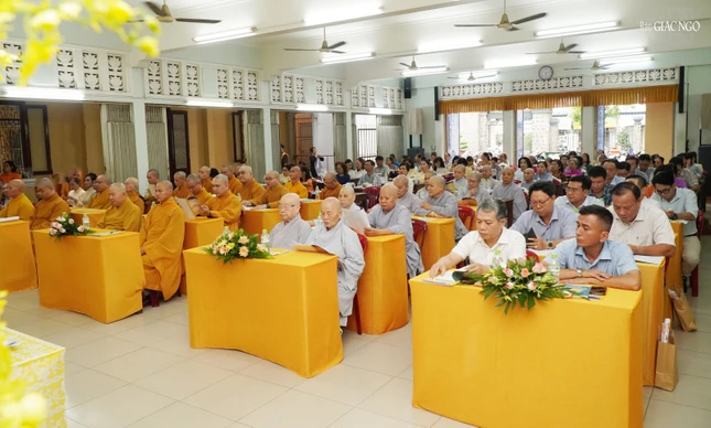 Đại diện chính quyền, cùng Tăng Ni và Phật tử tham dự