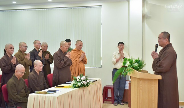 Thượng tọa Thích Tâm Hải phát biểu tri ân đến chư tôn đức Ban Thường trực Ban Trị sự GHPGVN TP và cho biết sẽ nỗ lực hơn nữa trong các công tác chuyên môn