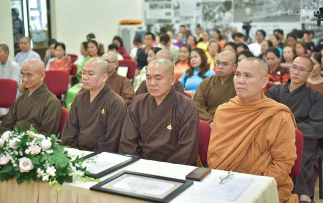 Chư tôn đức tham dự lễ