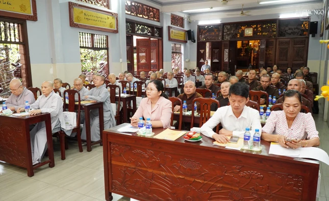 Đại biểu chính quyền tham dự