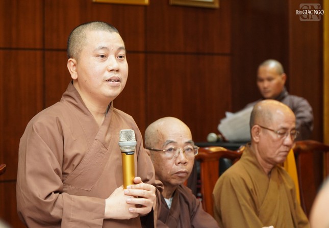 Đại đức Thích Minh Thảo báo cáo tổng kết hoạt động Phật sự năm 2024