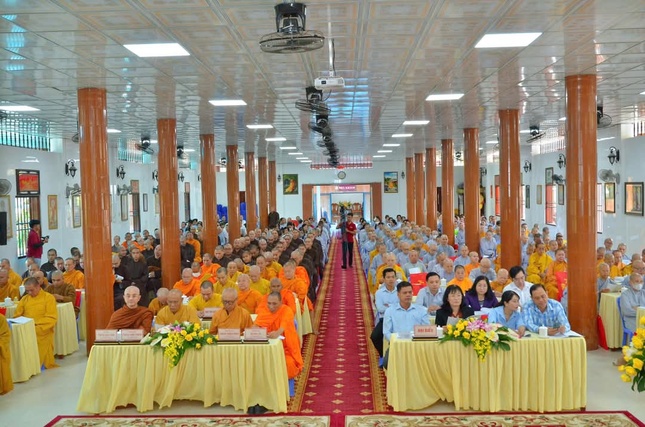 Chư tôn đức, đại diện chính quyền tham dự