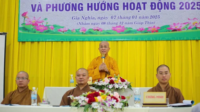 Thượng tọa Thích Quảng Hiền ban đạo từ chứng minh