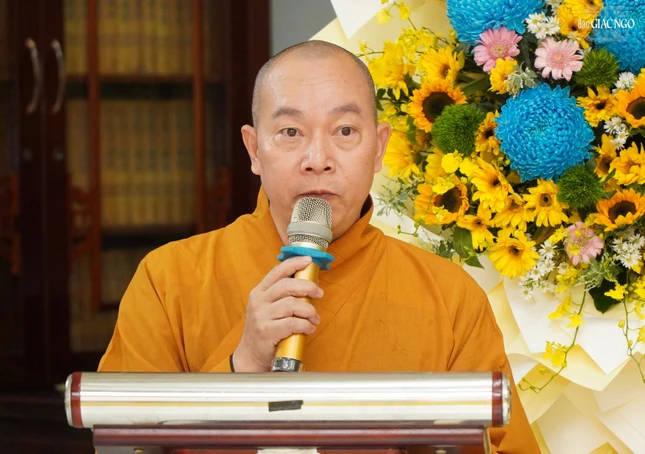 Thượng tọa Thích Thiện Bửu, Trưởng ban Trị sự GHPGVN Q.3 phát biểu khai mạc