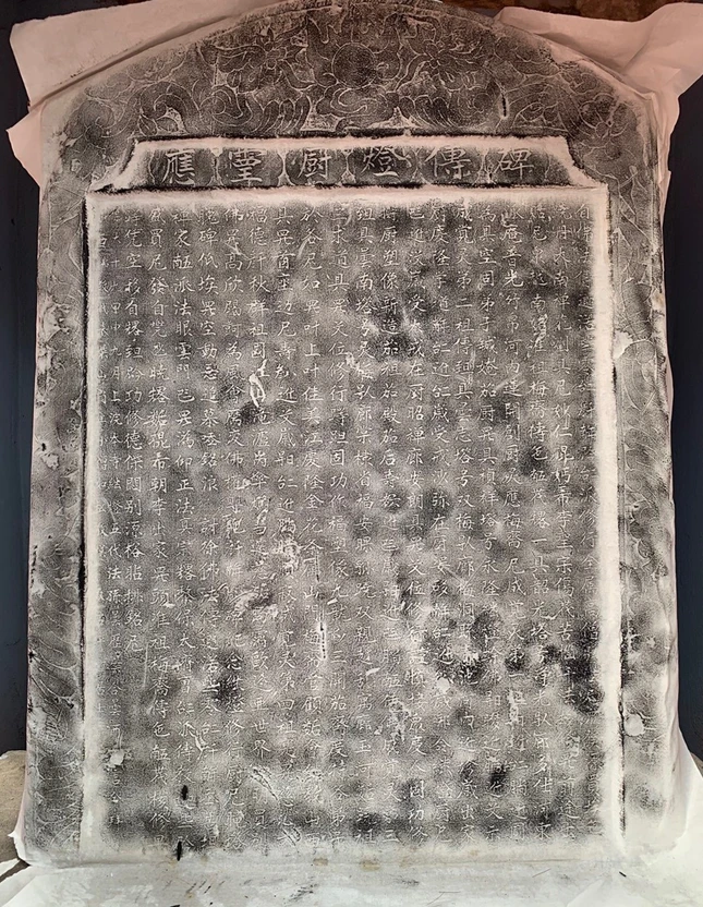 Mặt trước chữ Nôm bia Truyền đăng chùa Linh Ứng (Mai Trai) Mặt trước chữ Nôm bia Truyền đăng chùa Linh Ứng (Mai Trai)