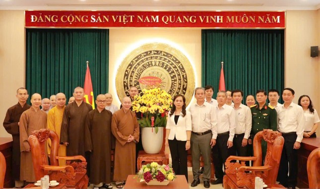 Chư tôn đức thăm, chúc Tết Lãnh đạo Quận ủy, UBND, UBMTTQVN Q.3