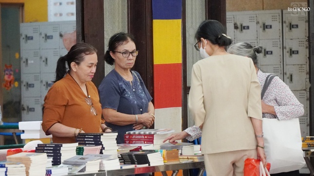 Hội sách với nhiều đầu sách phong phú