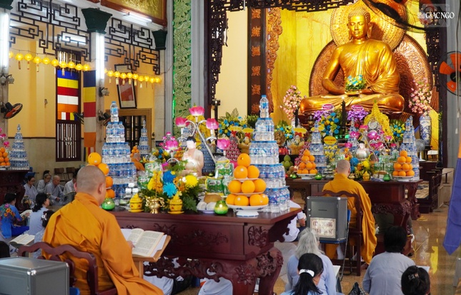 Khóa lễ Dược Sư tại chánh điện chùa Xá Lợi