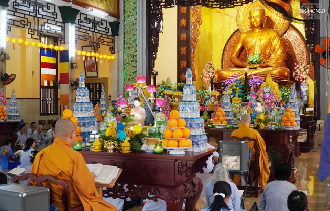 Khóa lễ Dược Sư tại chánh điện chùa Xá Lợi