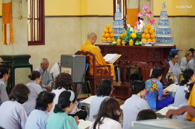 Sáng nay, mùng 8 Tết, chùa Phật Học Xá Lợi tổ chức lễ khai đàn Dược Sư thất châu và khóa lễ tụng kinh Dược Sư cầu an đầu năm