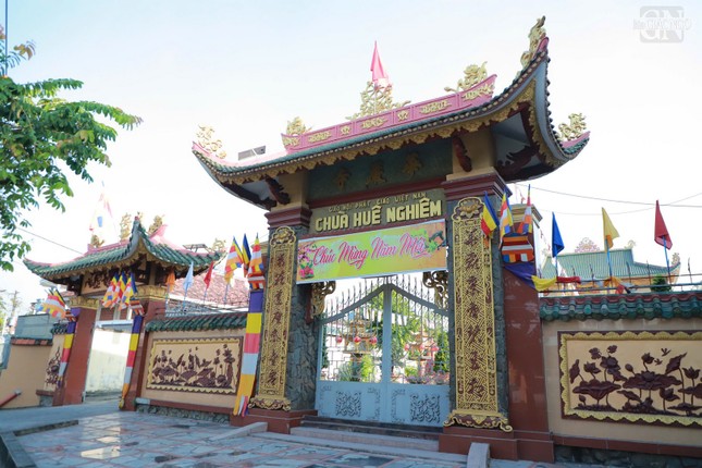 Ngôi chùa ban đầu chỉ là một am tranh được Tổ khai sơn dựng lên để làm chỗ tu hành, gần một nhánh nhỏ của sông Sài Gòn