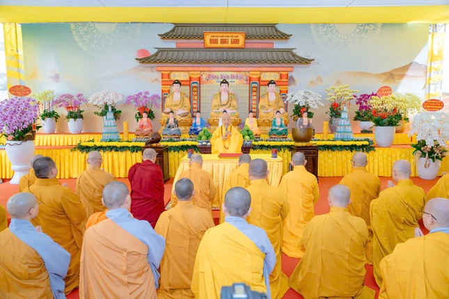 Tăng Ni Ban Trị sự GHPGVN Q.3 khánh tuế Trưởng lão Hòa thượng Thích Thiện Nhơn