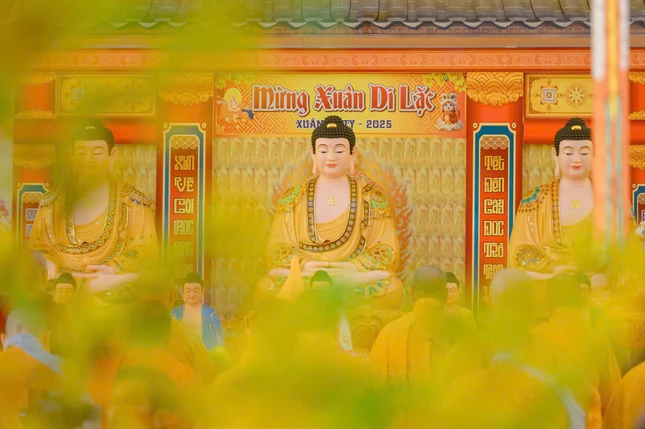 Cầu nguyện năm mới bình an, mưa thuận gió hòa, nhà nhà an lạc