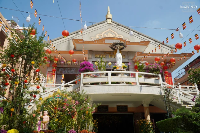 Tịnh xá Ngọc Phương - tọa lạc tại số 498/1 đường Lê Quang Định, P.1, Q.Gò Vấp, TP.HCM, là ngôi tổ đình của Ni giới hệ phái Khất sĩ. Tịnh xá được Bộ Văn hóa - Thông tin công nhận là Di tích lịch sử cấp quốc gia theo Quyết định số 2754/QĐ/BT, ngày 15-10-1994