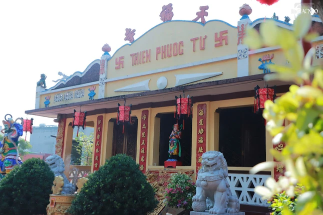 Chùa Thiên Phước do Thiền sư Tiên Huệ Tịnh Nhãn, đời thứ 37 dòng Lâm Tế, khai sơn vào thế kỷ XIX