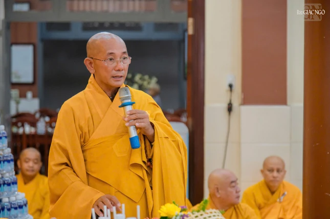 Thượng tọa Thích Tịnh Tâm, Phó ban kiêm Chánh Thư ký Ban Trị sự GHPGVN H.Củ Chi thông tin các Phật sự của Tăng Ni trên địa bàn huyện thực hiện trong dịp Tết Ất Tỵ