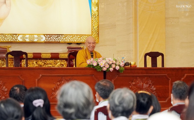 Sau tổng khai giảng, Hòa thượng Thích Nhựt Hỷ đã có thời pháp thoại ngắn với chủ đề: “Đạo Phật và mùa xuân” với gần 500 Phật tử tham dự