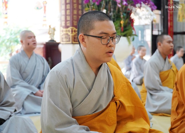 Tăng Ni sinh tụng 4 bộ luật căn bản