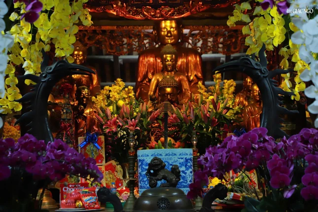 Bộ tượng tam thế Phật chùa Côn Sơn được công nhận Bảo vật quốc gia ngày 18-1-2024. Theo các nhà nghiên cứu, bộ tam thế trên Phật điện chùa Côn Sơn đã đạt được những giá trị đặc biệt về niên đại, lịch sử, tạo dáng rất hiếm và quý, là tác phẩm nghệ thuật nổi tiếng về giá trị thẩm mỹ tiêu biểu cho một khuynh hướng, một phong cách, một thời kỳ lịch sử