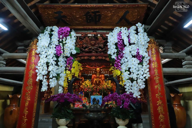 Chánh điện chùa Côn Sơn