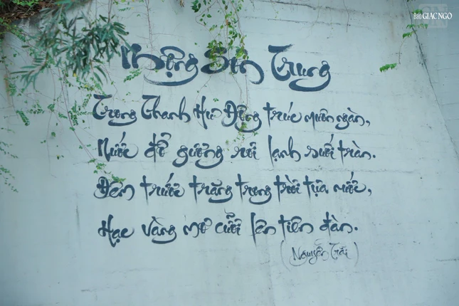 Cảnh sắc tại Côn Sơn là nguồn cảm hứng để Nguyễn Trãi sáng tác rất nhiều bài thơ trong Quốc Âm thi tập nổi tiếng