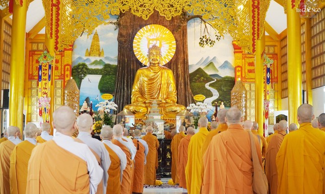 Trang nghiêm khóa lễ tại chánh điện chùa Như Lai