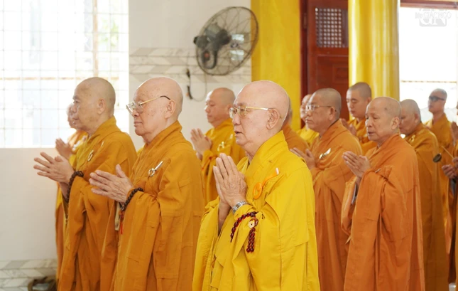 Theo truyền thống mỗi tháng Tăng Ni Phật giáo Q.Gò Vấp đều Bố-tát tập trung