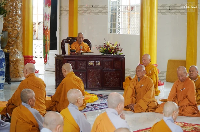 Thượng tọa Thích Giác Trí trùng tuyên giới Bồ-tát