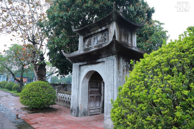 Theo Không Lộ thiền sư ký ngữ lục, năm 1061, Không Lộ dựng chùa Nghiêm Quang tại làng Giao Thủy (tên Nôm là làng Keo) bên hữu ngạn sông Hồng. Sau khi Thiền sư Không Lộ qua đời, chùa Nghiêm Quang được đổi tên là Thần Quang tự