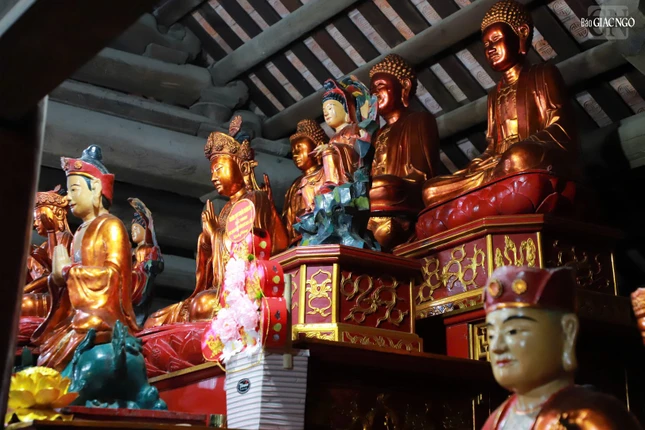 Hiện chùa còn đang lưu giữ 197 di vật, cổ vật gắn với lịch sử hình thành và phát triển, được tạo tác từ nhiều loại chất liệu: gỗ, đá, đồng