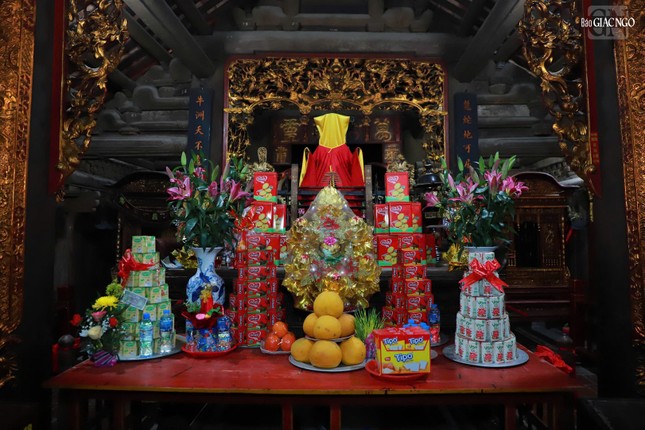 Bộ cánh cửa gỗ chạm khắc hình tượng rồng, một kiệt tác nghệ thuật của người xưa có niên đại thế kỷ XVII, đặt ở cửa chính tam quan nội chùa Keo tỉnh Thái Bình, được công nhận là Bảo vật quốc gia năm 2017. Bảo vật quốc gia thứ 2 tại ngôi cổ tự chùa Keo là hương án tạo tác thời Lê Trung Hưng, thế kỷ XVII, được công nhận Bảo vật quốc gia năm 2021