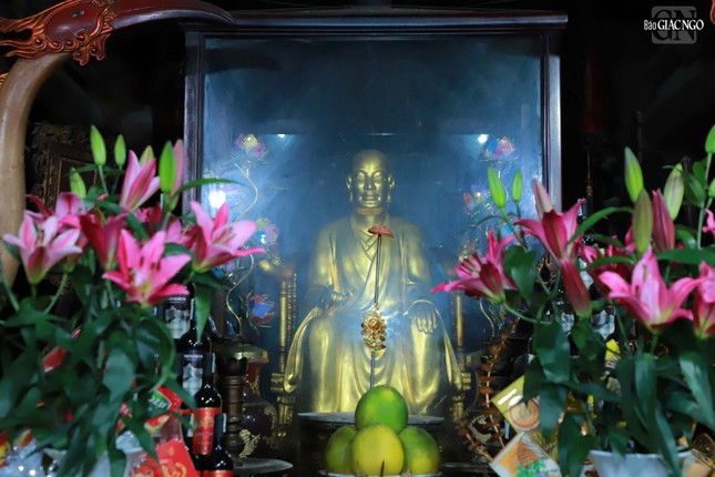 Tượng Thiền sư Không Lộ thờ ở chùa Keo. Có truyền thuyết dân gian còn được lưu lại nơi chùa Keo (Thái Bình) kể rằng trước khi viên tịch, ngài hóa thành khúc gỗ trầm hương, lấy áo đắp lên và khúc gỗ biến thành tượng