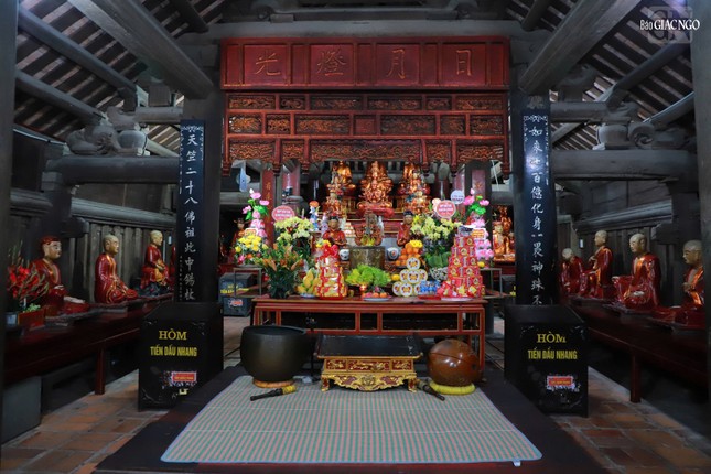 Chánh điện chùa Keo