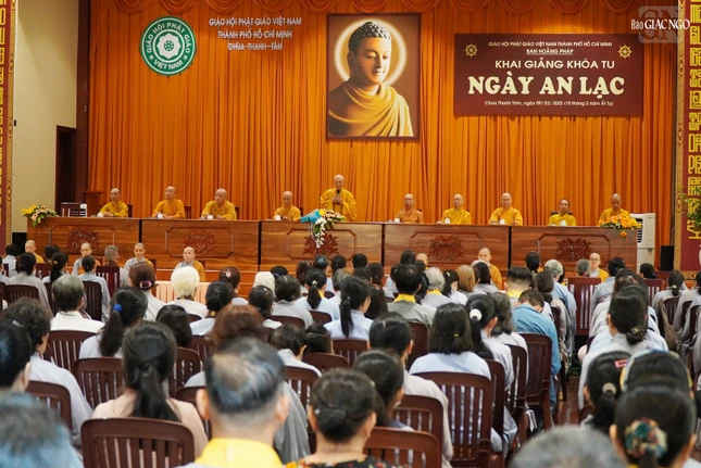 Mỗi tháng 1 lần, Ban Hoằng pháp Phật giáo TP.HCM sẽ tổ chức khóa tu Ngày an lạc tại chùa Thanh Tâm. Khóa tu tiếp theo diễn ra ngày 6-4-2025, với chủ đề: "Tại sao phải tầm cầu giác ngộ"