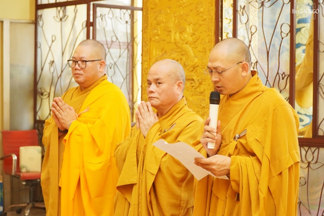 Môn đồ pháp quyến tác bạch cúng dường