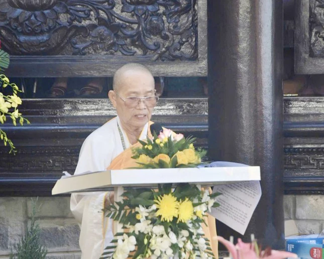 Ni trưởng Thích nữ Ba La đọc diễn văn khai mạc