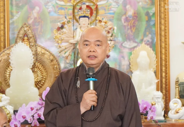 Thượng tọa Thích Thanh Phong phát biểu mở đầu phiên họp
