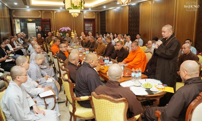 Thành viên Ban Lễ tân tham dự phiên họp