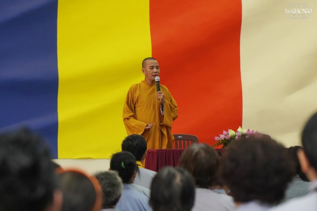 Thượng tọa Thích Minh Nhựt, Phó Trưởng ban kiêm Chánh Thư ký Ban Hoằng pháp GHPGVN TP.HCM thông tin thời khóa đến Phật tử