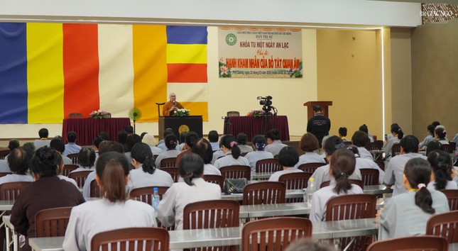 Phật tử thính pháp