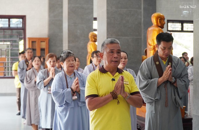 Trang nghiêm khóa lễ tụng kinh Phổ môn