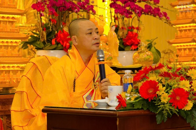 Thượng tọa Thích Quảng Tiến truyền giới Bát Quan trai đến Phật tử Thượng tọa Thích Quảng Tiến truyền giới Bát Quan trai đến Phật tử