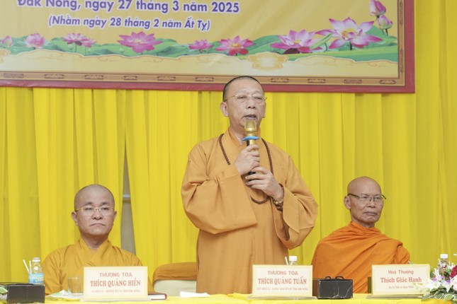 Thượng tọa Thích Quảng Tuấn ban đạo từ