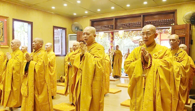 Chư Tăng Ban Trị sự H.Củ Chi trang nghiêm trong khóa lễ