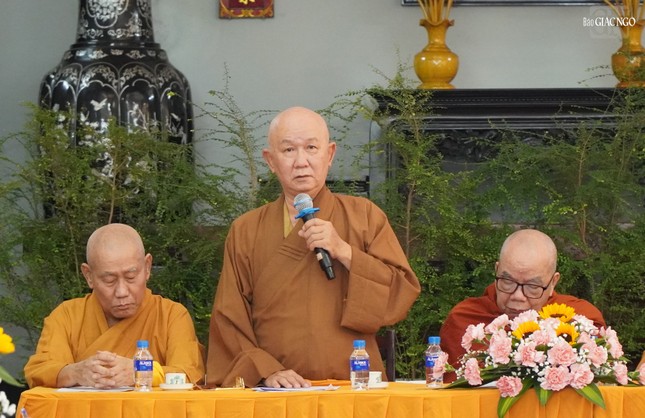 Hòa thượng Thích Tịnh Thành góp ý về kế hoạch làm xe hoa của Phật giáo quận