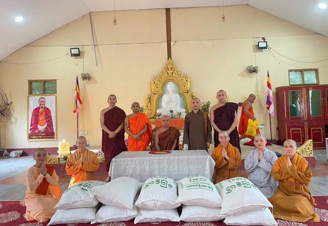 Chùa Bửu Đà, tịnh xá Ngọc Phương cúng dường đến các chùa và tặng quà đến người dân Myanmar bị ảnh hưởng động đất, vào ngày 2, 3-4-2025