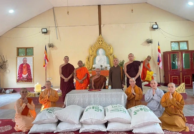 Chùa Bửu Đà, tịnh xá Ngọc Phương cúng dường đến các chùa và tặng quà đến người dân Myanmar bị ảnh hưởng động đất, vào ngày 2, 3-4-2025