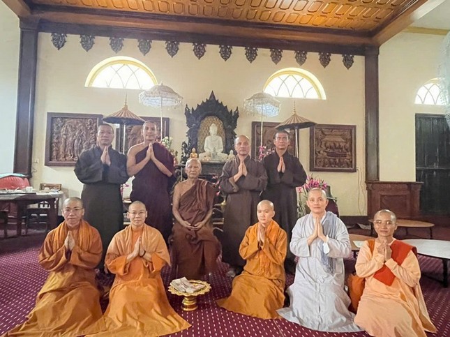 Chư Tăng Ni cúng dường đến các chùa bị ảnh hưởng động đất tại Myanmar