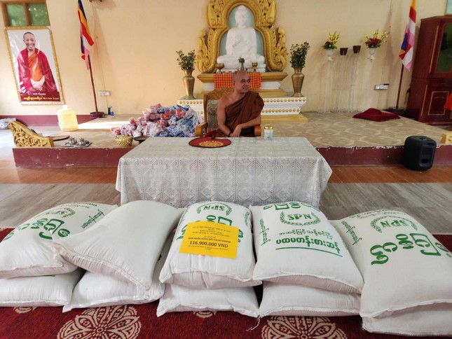 Chùa Bửu Đà chuyển kinh phí nhờ các đoàn có uy tín cúng dường đến các chùa và người dân bị ảnh hưởng động đất tại Myanmar